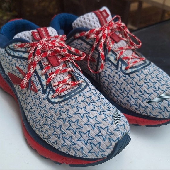 Brooks Men's Sneakers - Red, Blue, and White Star Design - Picture 2 of 7